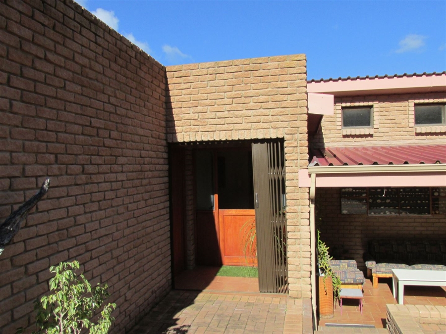 2 Bedroom Property for Sale in Stilbaai Wes Western Cape